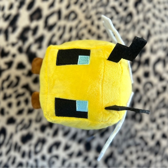 Minecraft Mojang Plush Bumble BEE 6" inch Jinx Stuffed Animal Plush NEW - Picture 1 of 9